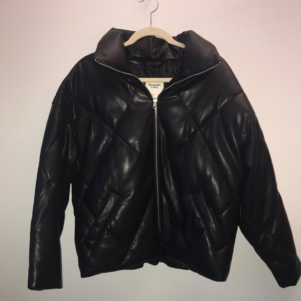 Abercrombie and Fitch Oversized Vegan Leather Diamond Puffer NEVER WORN Size M